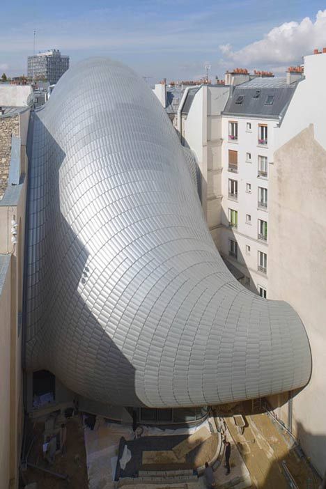 Renzo Piano Architecture, Parasitic Architecture, Paris Architecture, Philip Johnson, Unusual Buildings, New Architecture, Renzo Piano, Amazing Buildings, Building Structure