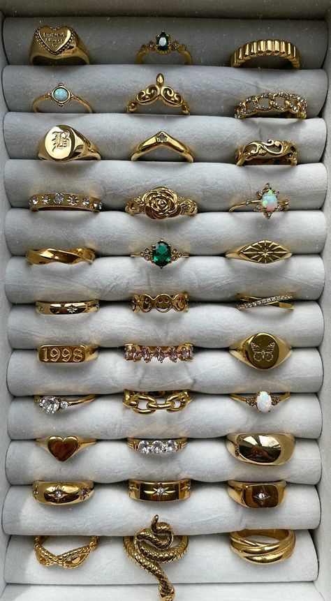 Rings gold jewellery fashion خواتم خطوبة, Dope Jewelry Accessories, Luxe Jewelry, Jewelry Accessories Ideas, Dope Jewelry, Jewelry Fashion Trends, Classy Jewelry, Jewelry Essentials, Fancy Jewellery