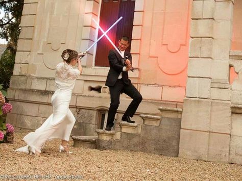 Wedding lightsaber duel photo! I AM SO DOING THIS! Sorry, I'm not sorry future hubby..... ;) Wedding Lightsaber Duel, Lightsaber Wedding Send Off, Star Wars Wedding Photoshoot, Lightsaber Wedding Photos, Star Wars Wedding Photos, Superman Wedding, Lightsaber Duel, Star Wars Wedding Theme, Nerd Wedding