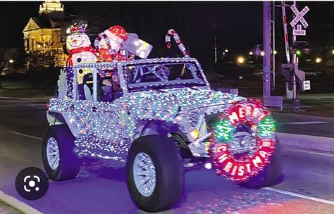 Decorate Jeep For Christmas, Car Decoration Ideas, Jeep Christmas, Christmas Car Decorations, Christmas Parade Floats, Mini Christmas Tree Decorations, Plush Penguin, Holiday Parades, Jeep Ideas