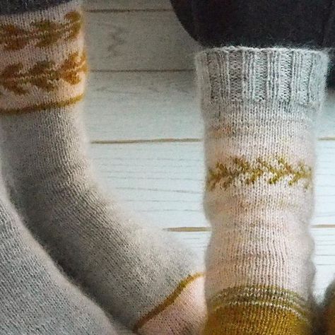 4,322 likes, 90 comments - teaknitting le January 7, 2022: "I’m so grateful that I have a daughter who’s not only willing to model my socks (and other kn..." Awesome Pictures, A Daughter, January 7, So Grateful, Ready Made, Family Members, Photo Sessions, Little Things, Knitwear