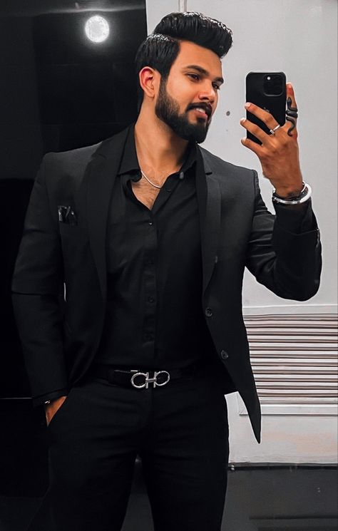 Black Formal Outfit Men, Black Formal Outfit, Formal Outfit Men, Balck Dress, Interchangeable Wardrobe, Prom Suits For Men, Men's Business Outfits, Black Suit Men, Black Suit Wedding