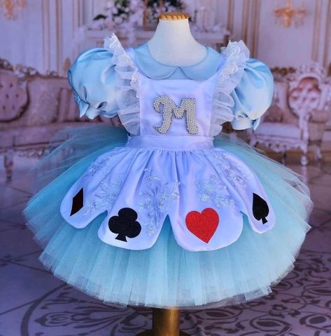 Alice In Wonderland 3rd Birthday, Alice In Winter Wonderland Party, Alice And Wonderland Birthday Party, Alice In Wonderland Birthday Party Ideas, Alice In One Derland First Birthday Girl, Onederland Birthday Party Girl, Tutu Photoshoot, Alice In Onederland First Birthday, Alice In Wonderland Photoshoot