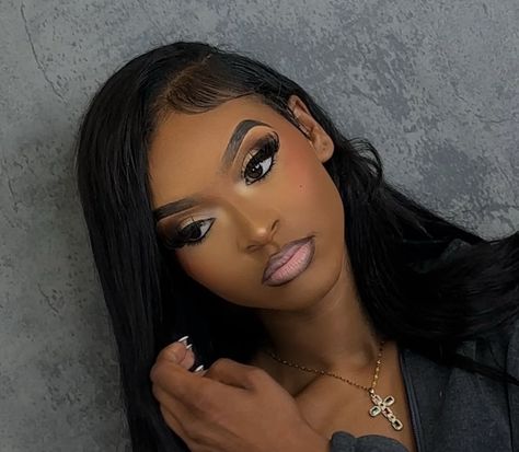 Cute Makeup For Homecoming, Pretty Makeup Black Women, Baby Shower Makeup Ideas, Hair Tease, Baby Shower Makeup, Shower Makeup, Makeup 2022, Birthday Makeup Looks, Face Beat Makeup