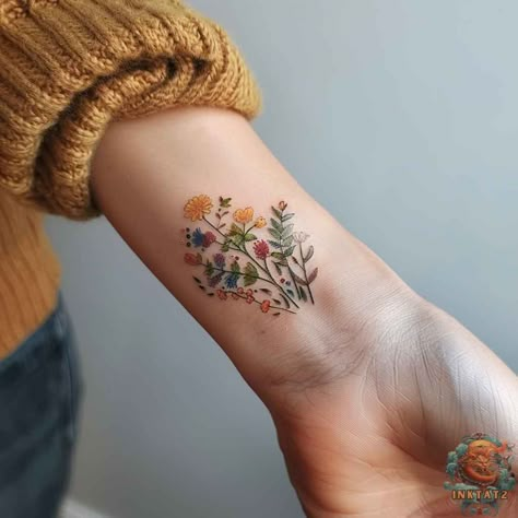 Mini Arm Tattoos, Above Knee Tattoo, Uv Tattoo, Arm Tats, Tattoo Leg, Wildflower Tattoo, Tasteful Tattoos, Pretty Tattoos For Women, Botanical Tattoo