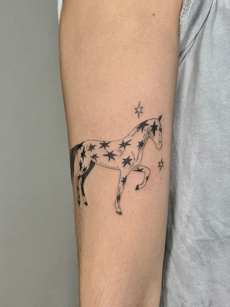 Horse Tattoo Ideas, Running Tattoo, Horse Shoe Tattoo, Warrior Tattoo, Horse Tattoo, Poke Tattoo, Tattoo Placement, Skin Art, Piercing Tattoo