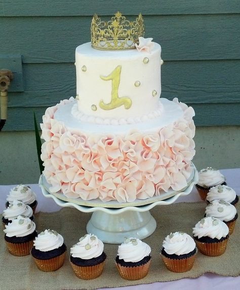 Once Upon A Time Birthday Party Cake, Princess Birthday Party Decorations Diy, Cozy Birthday, Fondant Ruffles, Princess Birthday Party Decorations, Princess Theme Birthday, Princess Theme Birthday Party, Party Decorations Diy, Pink Birthday Cakes