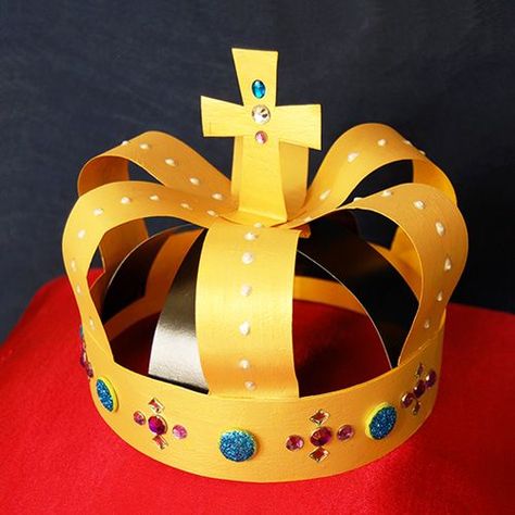 Medieval Crown, Make A Crown, Medieval Crafts, Medieval Party, Crown For Kids, Paper Crown, Crown Crafts, Paper Crowns, Vbs Crafts