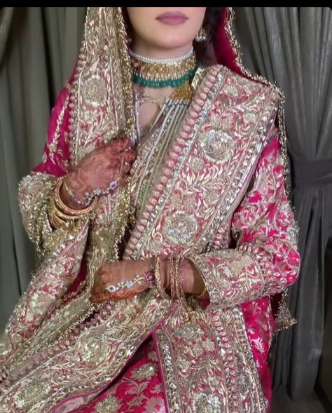 Latest Khada Dupatta Designs, Bridal Khada Dupatta, Khada Dupatta Hyderabadi, Hyderabadi Bride, Anarkali Frock, Hijabi Brides, Antique Dresses, Bridal Dupatta, Bridal Makeup Images