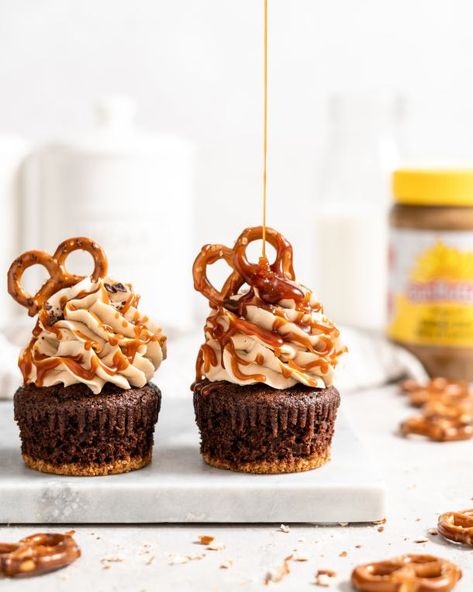 Chocolate Cupcake with Pretzel Crust and SunButter buttercream frosting. Topped with salted caramel Chocolate Caramel Pretzel Cupcakes, Sunbutter Frosting, Caramel Pretzel Cupcakes, Pretzel Cupcakes, Fluffy Chocolate Cupcakes, Peanut Butter Alternatives, Pretzel Chocolate, Chocolate Cream Puff, Cupcake Photography