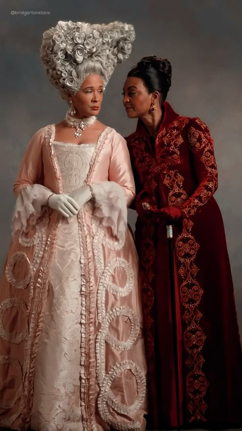 Queen Charlotte And Lady Danbury, Queen Charlotte Bridgerton Outfits, Queen Charlotte Outfits, Bridgerton Costume Design, Lady Danbury Bridgerton Dresses, Bridgerton Set Design, Queen Charlotte Costumes, Queen Charlotte Bridgerton Dress, Lady Danbury Bridgerton