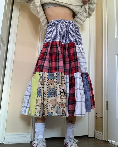 Patchwork plaid midi skirt raw hem Price: 89,99$ 🎀 Tracked and fast shipping 🎀 Discount on bundles Sizing: Will fit best sizes m Length from waist to bottom: 31 » Waist: 28 » stretches to 30 » Size of the model: Waist: 27 » Height: 5’5 Bust: 34.5 » / 32DDD ** Most pieces are made with vintage fabrics so they can have minor imperfections. Very noticeable imperfections will be shown in the pics. I try to wear bright undergarments to show to opacity of the piece. Keywords: Coquette Ruf... Relaxed Patchwork Skirted Bottoms, High-waisted Denim Patchwork Skirt, Dark Wash Cotton Patchwork Skirt, Non-stretch Patchwork Long Skirt, Medium Wash Patchwork High-waist Denim Skirt, Plaid Midi Skirt, Vintage Fabrics, Midi Skirt, Bundles