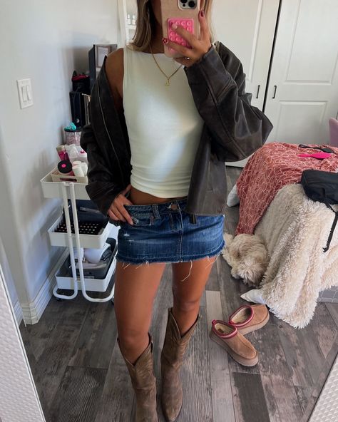 #byeoctober #ghosted 🎃👻 Winter Country Outfits Concert, Zach Bryan Concert Outfit Winter, Fall Outfits With Cowgirl Boots, Winter Country Concert Outfit Ideas, Ty Myers, Cowgirl Winter Outfits, Country Outfits Winter, Winter Country Concert, Cowgirl Boot Outfits