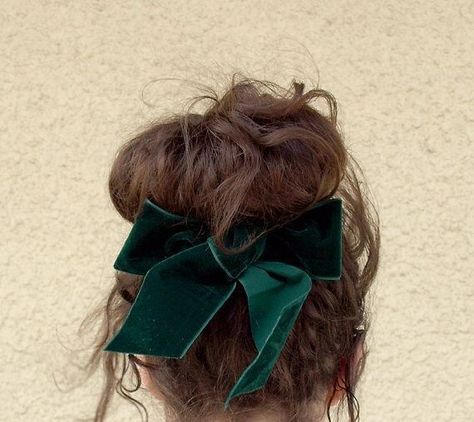 Duke Aesthetic, Heather Duke, Velvet Hair Bow, Peinados Recogidos, Spring Hair, Nails Makeup, Velvet Hair, Hair Nails, Crazy People