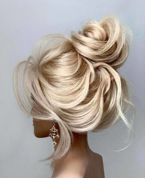 High Ponytail Hairstyles Extensions, Up Dos Blonde Hair, Blonde Hair Styles Updo, Hair Up Blonde, Medium Length Hairstyles For Bridesmaids, Classy Hairstyles Wedding, Formal Hair For Medium Hair, Up Do For Wedding Bridesmaid, Elegant Hair Styles For Long Hair