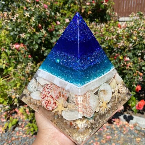 Glitter Beach Themed Pyramid - Etsy Pyramid Art, Resin Pyramid, November Holidays, Resin Crafts Tutorial, Sand Stone, Resin Design, Epoxy Resin Crafts, Epoxy Resin Art, Wooden Wall Hangings