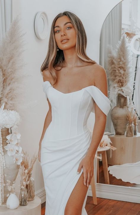 Rehersal Dinner Dress Beach, Brides 2023 Trends, New White Bridal, Wedding Dress 2023 Trends, Wedding Dresses 2023 Trend, Mermaid Bride Dress, Bride Looks Inspiration, 2023 Wedding Dress Trends, Brides 2023