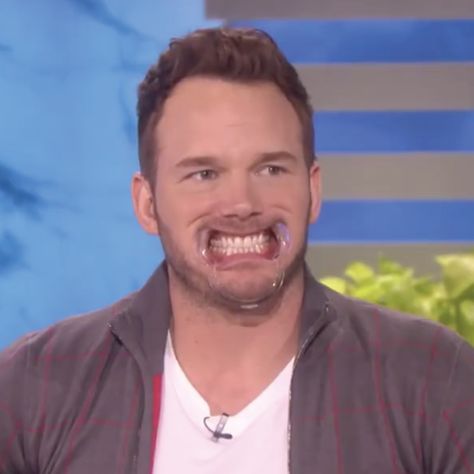 How good are you at talking with a cheek retractor? As good as Chris Pratt? Check out this clip from Ellen to find out! Chris Pratt Memes, Chris Pratt Wallpaper, Chris Pratt Funny, Cheek Retractor, Adult Braces, Sarah Jackson, Morris Chestnut, Michael Ealy, Marvel Cast