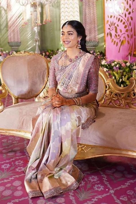 Lilac Banarasi Saree, Pastel Benaras Sarees, Lilac Saree Indian Weddings, Lilac Saree Lavender, Violet Saree Blouse Combination, Lilac Pattu Saree, Lavender Saree Blouse Combination, Lavender Pattu Saree, Lavender Silk Saree