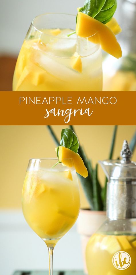 Pineapple Sangria Recipes, Mango Sangria, Pineapple Sangria, Summer Sangria Recipes, Mango Cocktail, Sangria Cocktail, Sangria Wine, Alcoholic Desserts, Pineapple Cocktail