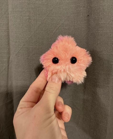 Cute Sewn Plushies, Hand Sew Plushies, Plush Making, Tiny Plushies, Sellable Sewing Projects, Stuffies Diy, Diy Plushies, Plushies Diy, Handmade Stuffed Animals