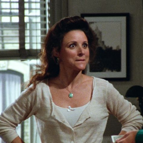 Seinfeld Elaine Style, Elaine Seinfeld Aesthetic, Elaine Benes Aesthetic, Julia Louis Dreyfus 90s, Elaine Outfits, Elaine Benes Outfits, Elaine Seinfeld, Seinfeld Elaine, Autumnal Style