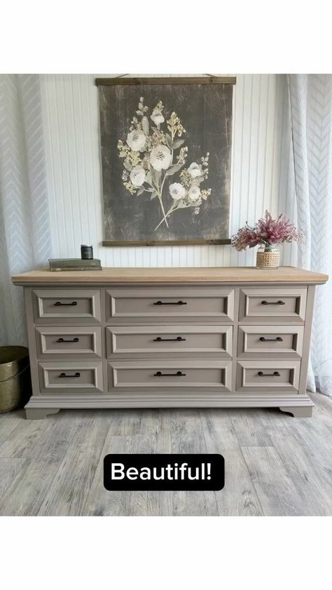 Diy Paint Furniture Ideas, Paint A Dresser Diy, Diy Vintage Furniture Makeover, Dresser Restoration Ideas, Decorate Above Dresser, Flipped Dresser Ideas, Repaint Dresser Diy, Dresser Flip Ideas, Furniture Flipping Ideas Inspiration