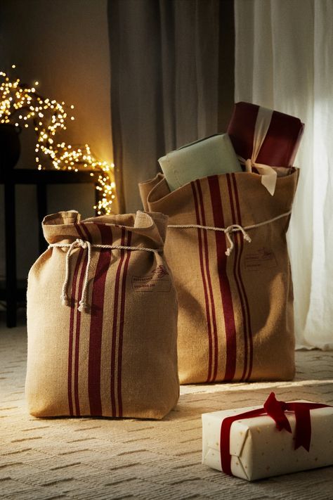 View All Holiday Collection Home | ZARA United States Zara Home Christmas, Jute Sack, Home Christmas, Decorating With Christmas Lights, Linen Throw Pillow, Cotton Tablecloths, Velvet Throw, Linen Throw, Velvet Throw Pillows