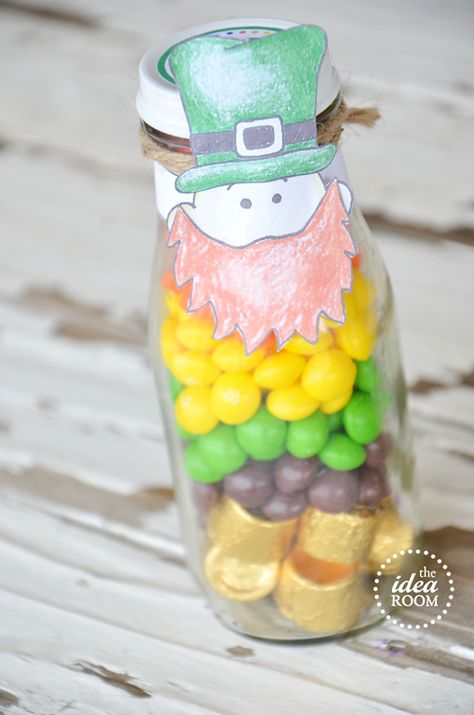 Cute Leprechaun-drink 10  from theidearoom.net Leprechaun Drink, Leprechaun Gift, Bottle Covers, Idea Room, Saint Patties, Holiday Party Ideas, Mother's Day Ideas, Soda Bottle, St Pats