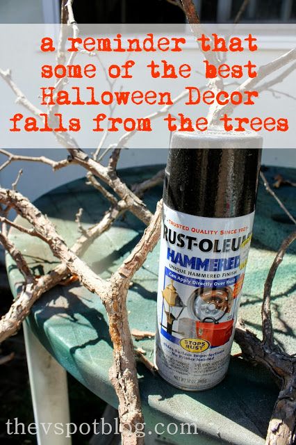 The V Spot: Black paint + everyday objects = Halloween Decor. Paint Halloween, Paint It Black, About Halloween, Halloween 2014, Spooktacular Halloween, Halloween 2015, Halloween Yard, Halloween Inspiration, Halloween Deco