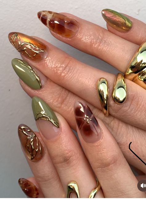 Nail Art Designs Jewels, Nail Inspo Earth Tones, Earthly Nails, Aquarius Inspired Nails, Green And Cheetah Nails, Gold Boho Nails, Sun Nails Acrylic, Good Flakes Nails, Olive Green And Brown Nails