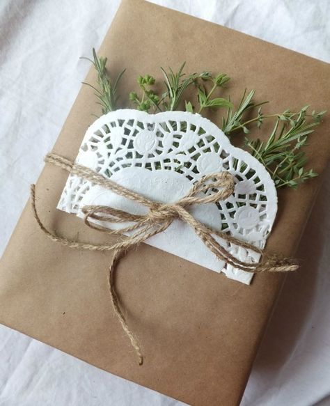 doily gift wrap with fresh herbs and twine - simple kraft paper gift wrap idea Paper Doily Crafts, Doily Art, Doilies Crafts, Unique Wrapping Paper, Gifts Wrapping Diy, Paper Doilies, Creative Gift Wrapping, Christmas Gift Wrapping, Brown Paper