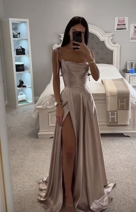 Cute Formal Dresses, Classy Prom Dresses, Stunning Prom Dresses, Prom Dress Inspiration, Cute Prom Dresses, Pretty Prom Dresses, Prom Outfits, Grad Dresses, All The Way Up