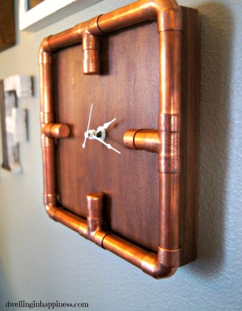 DIY Copper Pipe Clock - side view Copper Piping Ideas, Copper Tube Projects, Copper Crafts Ideas Diy Projects, Copper Diy Crafts, Copper Pipe Ideas, Copper Pipe Projects, Copper Pipe Art, Copper Projects, Copper Steampunk