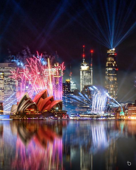 Australia Wallpaper, Vivid Sydney, Back Lighting, A Start, Sydney Australia, Last Night, Opera House, Sydney Opera House, Light Up