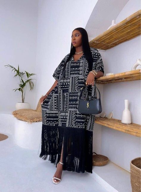 Women Classy Summer Outfits, Vacation Dress Outfits, Classy Outfits Women, Abaya Designs Latest Simple, Boubou Gown Styles, Kaftan Dress Modern, Latest Bubu Gown Style, Simple Ankara Gowns, Bubu Gown