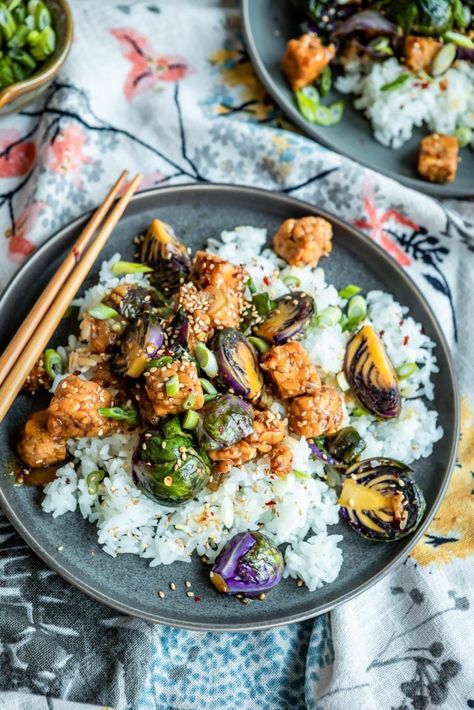 Sweet, Spicy and Sticky Stir Fry with Tempeh and Brussels Sprouts Tempeh Brussel Sprouts, Sweet Spicy Sauce, Sweet Potato Breakfast Hash, Vegetarian Stir Fry, Vegan Green Bean Casserole, Tempeh Recipes, Hash Recipe, Sweet And Spicy Sauce, Tofu Stir Fry