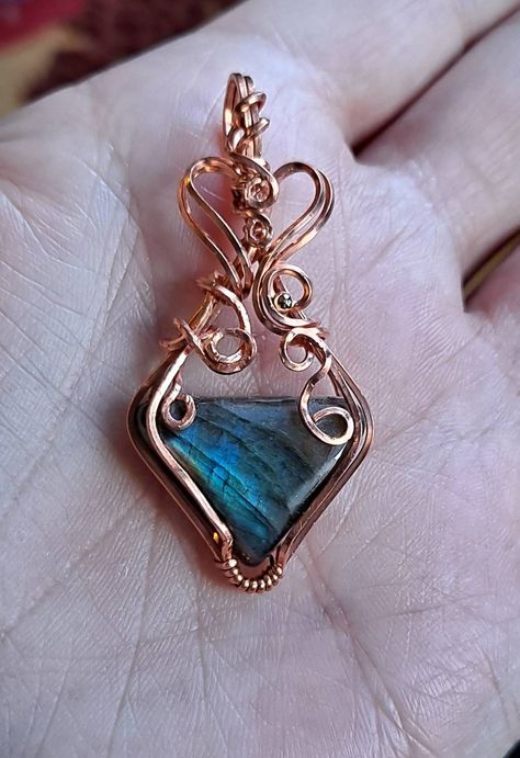 Wire Wrap Triangle Stone, Copper Ideas, Labradorite Raw, Whimsical Heart, Valentine's Ideas, Bohemian Style Jewelry, Wire Jewelry Designs, Wire Wrapping Stones, Handmade Wire Wrapped