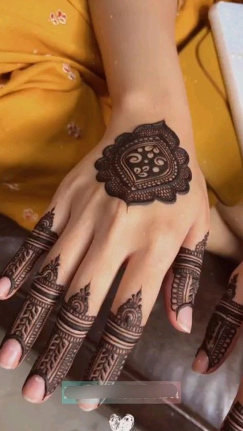 Front Finger Mehndi Style, Fingers Mehndi, Rajputi Mehndi Design, Finger Mehandi Design Unique, Rose Mehndi Designs Simple, Rose Mehndi Designs For Fingers, Mehndi Fingers Design Unique, Mehndi Designs Front Hand Tikki, Dark Rose Mehndi Designs