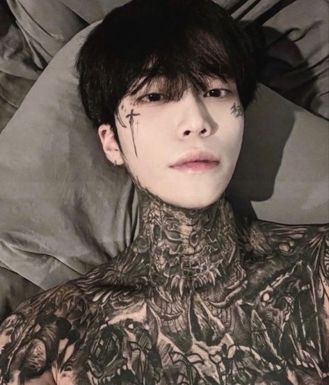 Asian Boy With Tattoos, Korean Guys With Tattoos, Asian Tattoos Men, Whole Body Tattoo, Men With Tattoos, Asia Boy, Korean Tattoos, Grunge Pictures, Asian Guys