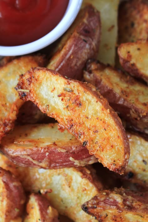 Red Potato Wedges, Red Potatoe, Potatoe Wedges, Baked Red Potatoes, Red Potato Recipes, Potato Wedges Baked, Red Potato, Potato Wedges, Potato Side Dishes