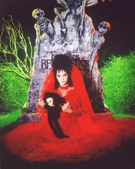 Lydia Deetz Wedding, Beetlejuice Wedding, Lydia Beetlejuice, Beetlejuice Costume, Tim Burton Movies, Beetlejuice Movie, Lydia Deetz, Tim Burton Films, Tim Burton Movie