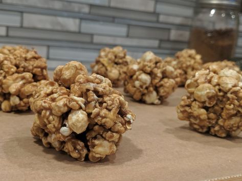 Vegan Popcorn Balls, Vegan Popcorn Recipes, Substitute For Brown Sugar, Vegan Popcorn, Salted Caramel Popcorn, Popcorn Balls, Popcorn Kernels, Pop Popcorn, Popcorn Recipes