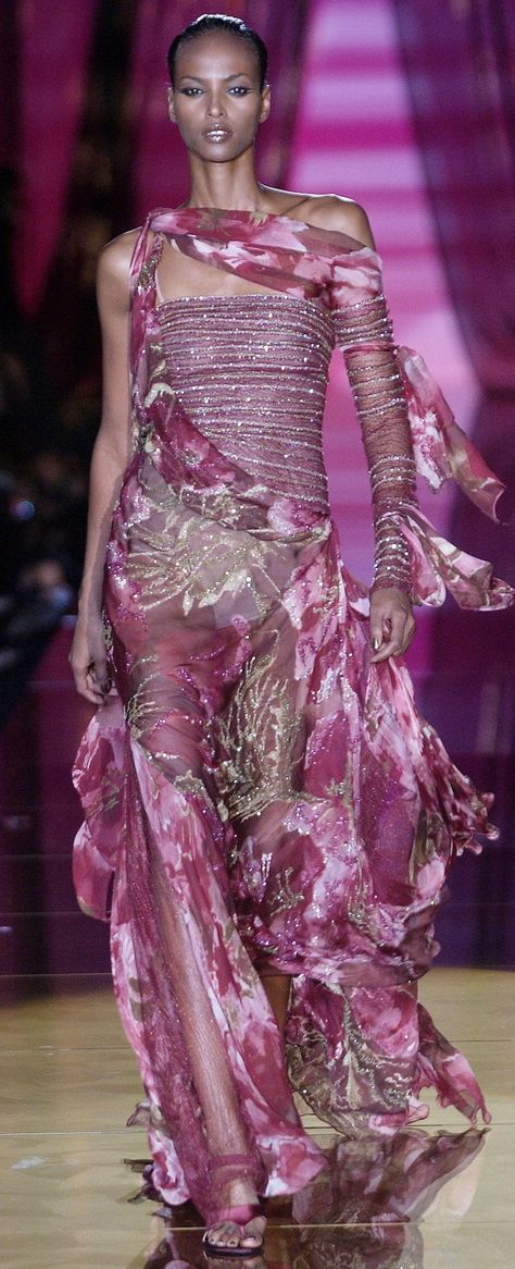 Vera Wang Fashion Show, Elie Saab 2003 Couture, Ellie Saab Couture 2024, Elie Saab 2003, Elise Saab, Designer Dresses Runway, Ellie Saab Couture, 2000s Runway Fashion, Elle Saab