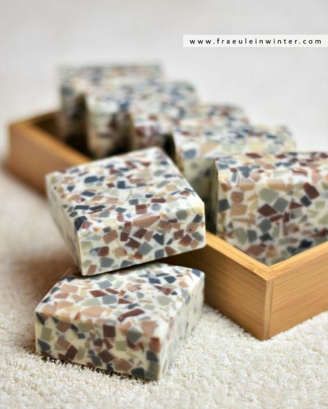 Soap Design Ideas, Soap Photography, Savon Diy, Săpunuri Handmade, Handmade Soap Recipes, Diy Shampoo, Homemade Soap Recipes, Soap Maker, Diy Cosmetics