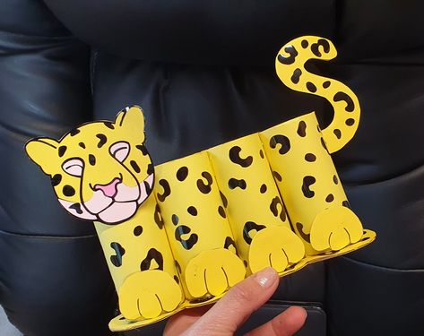 Dying, animals, jungle, storage diy for kids Cheetah Crafts For Kids, Cheetah Crafts, Endangered Animals Project, Leopard Craft, Family Crafts Preschool, Jungle Animal Crafts, Pencil Topper Crafts, Cheetah Birthday, Zoo Crafts