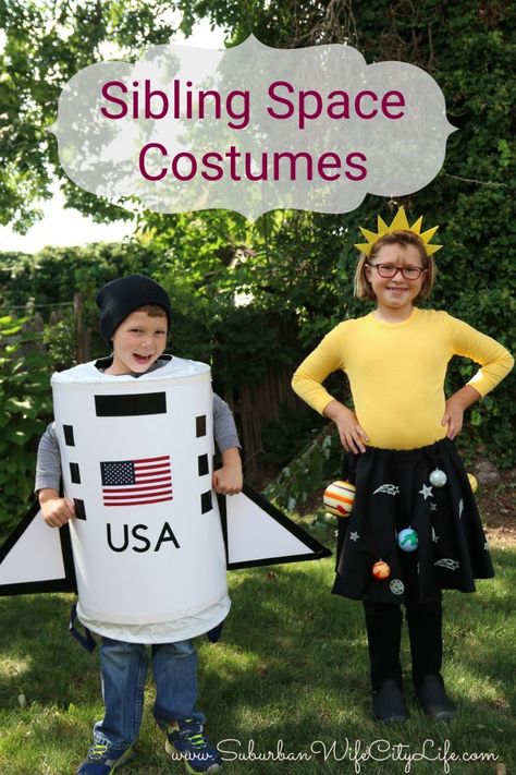 Uno Costume, Spaceship Costume, Solar System Costume, Brother Sister Halloween Costumes, Make A Solar System, Sister Halloween Costumes, Solaire Diy, Space Halloween, Sew A Button