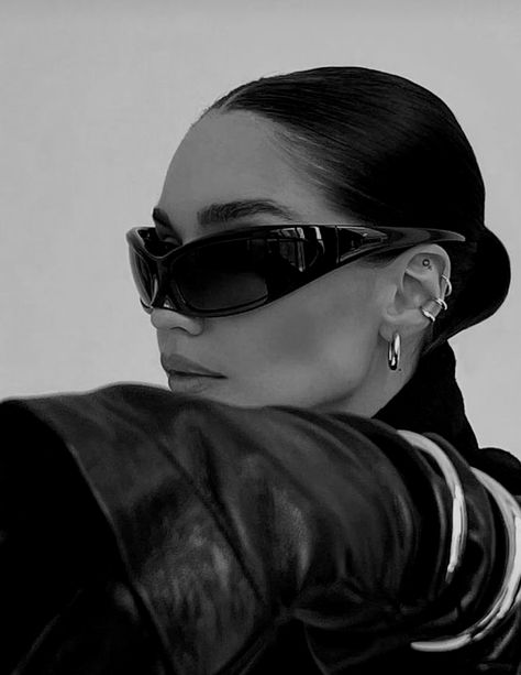 Dark Sunglasses Aesthetic, Fashion Dark Aesthetic, Career Aesthetic, Aesthetic Sunglasses, Supermodel Body, Sunglasses Aesthetic, Fashion Dark, Dark Sunglasses, Throwing Shade