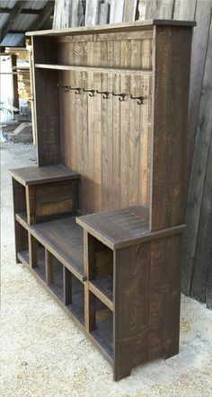 Garage Decor. Want t Hall Tree Bench, Smart Tiles, Wooden Pallet Projects, Hall Tree, Woodworking Bench, A Barn, Wooden Bench, Diy Pallet Projects, Diy Pallet Furniture