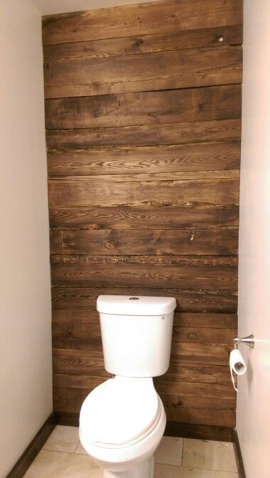 Scrap wood wall Wood Wall Behind Toilet, Wood Accent Wall Bathroom Behind Toilet, Bathroom Wall Wood Planks, Feature Wall Behind Toilet, Toilet With Wood Wall, Rustic Downstairs Toilet Ideas, Wood Behind Toilet, Wooden Walls Bathroom, Natural Wood Accent Wall Bathroom